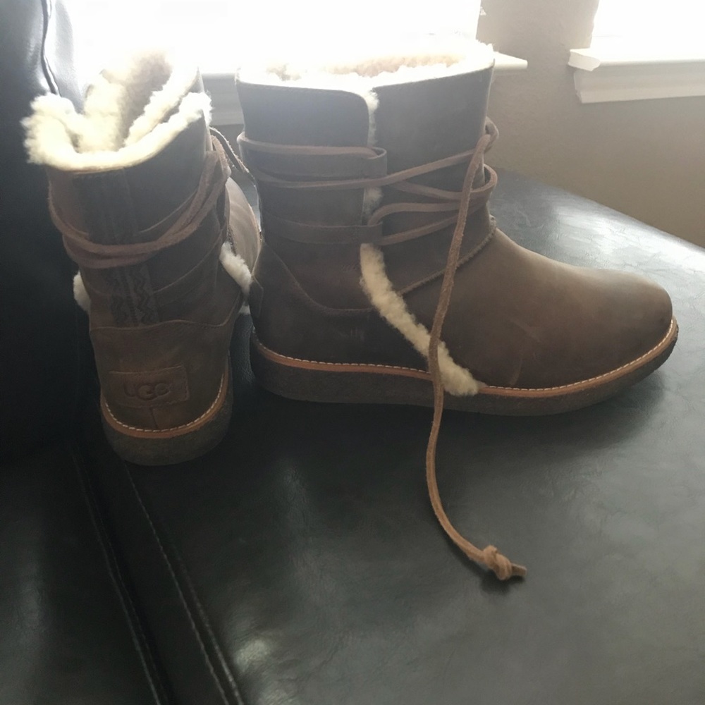 Ugg tan boots size 8
